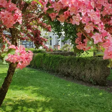 D'hotes Des Rouets فندق مبيت وإفطار 4*