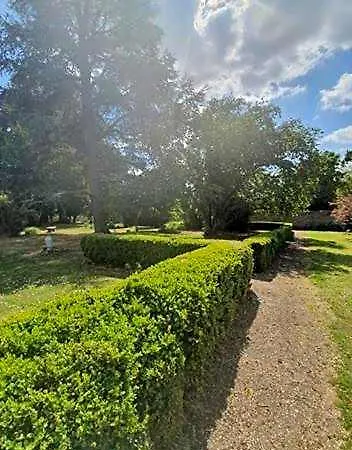 D'hotes Des Rouets Bed & Breakfast 4*